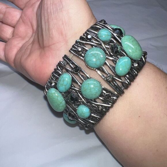 Vintage Silver Tone with Turquoise Cabochon and Faceted beads Stretch Bracelet - Picture 8 of 12
